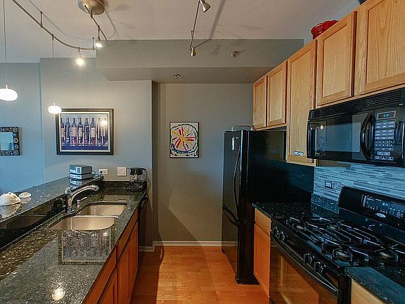 Kitchen (10'-2" x 8'-2")