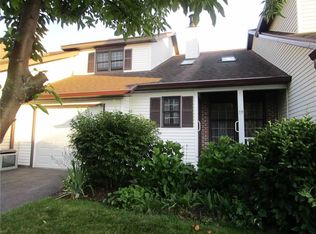 19 Raven Wood, Rochester, NY 14624