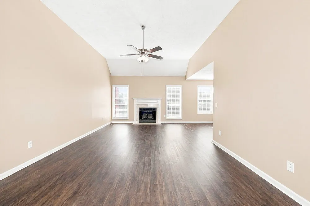 3 bed, 2.0 bath, 1711 sqft, $2,185 — Photo 4