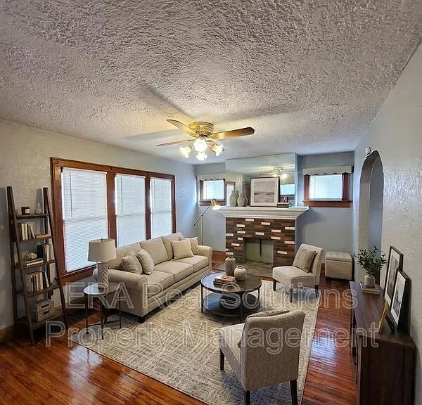 695 S Eureka Ave — Photo 1