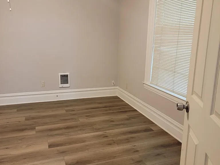 114 N Touchet St — Photo 3