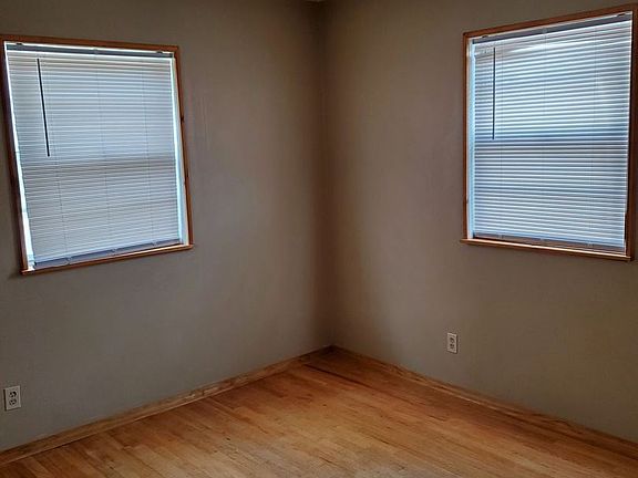 5th image of 2714 W Elm Ave