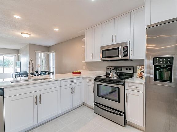 4th image of 6924 Lake Place Ct
