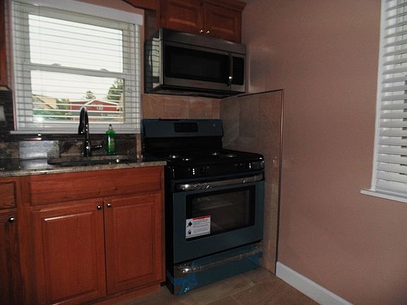 3rd image of 1014 Hannah Ave