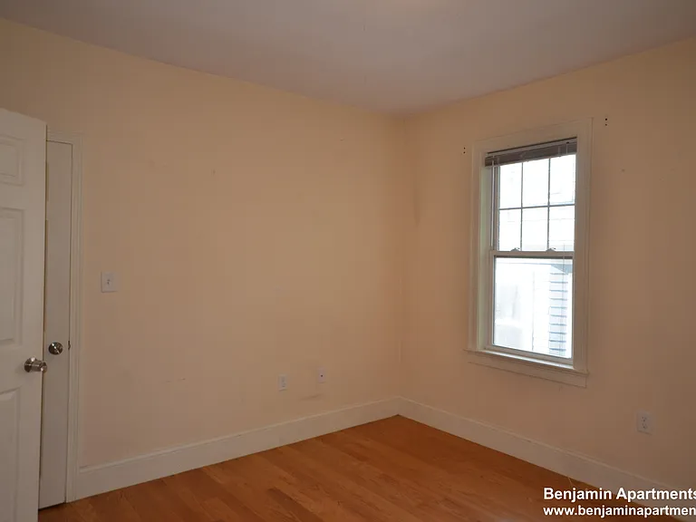 74 Brooks St #13 — Photo 16