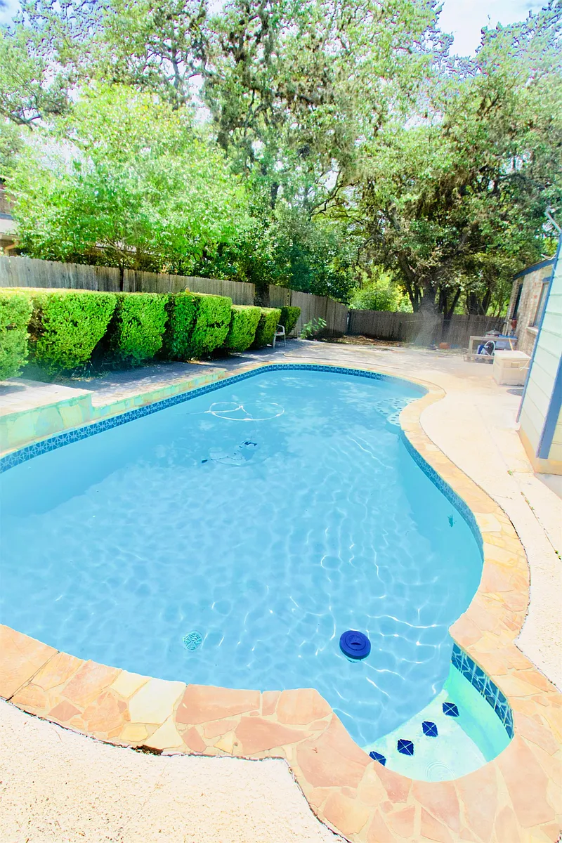 Building Photo - 1806 Encino Bnd