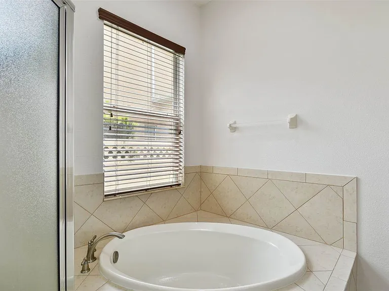 27806 Autumn Breeze Cir — Photo 32