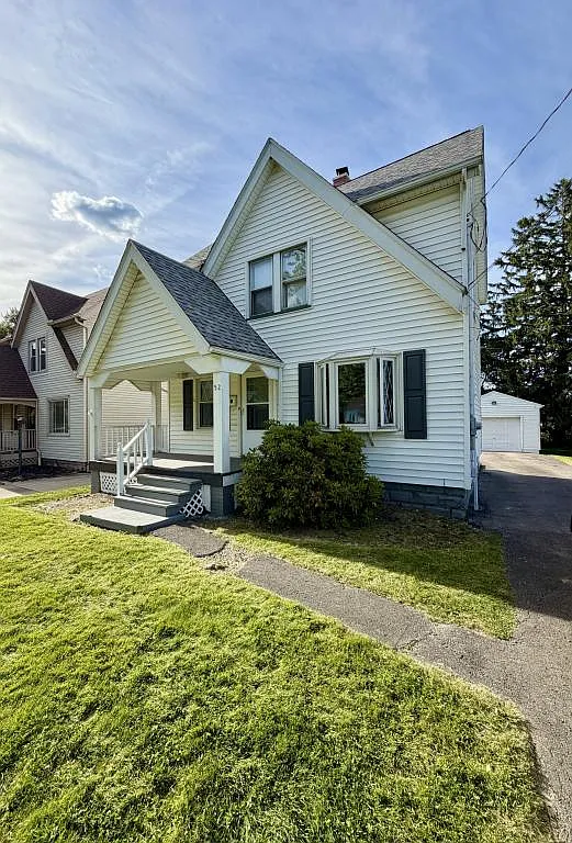 52 Meadowbrook — Photo 1