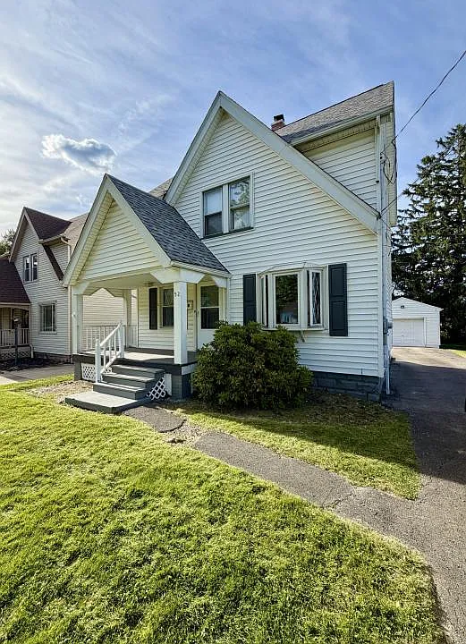 52 Meadowbrook Ave