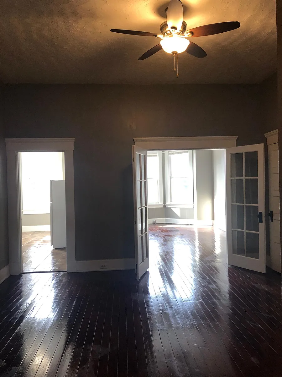 Building Photo - 2726 Short Vine St #2
