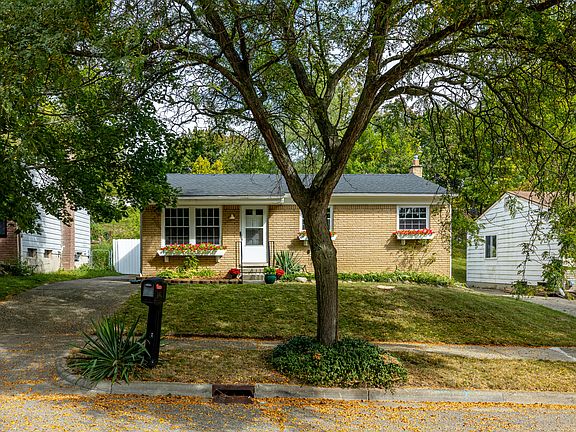2nd image of 2104 Winewood Ave