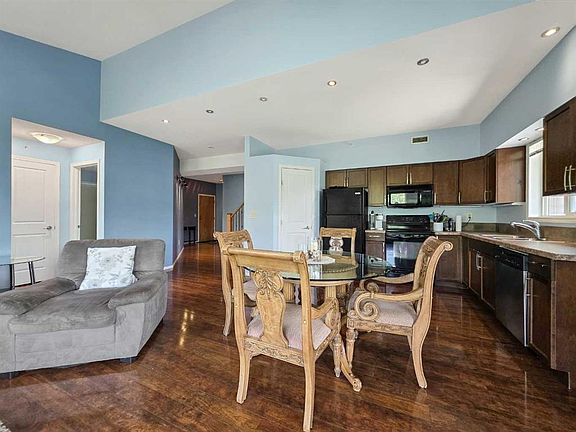 5th image of 160 NW Moberly Rd #404