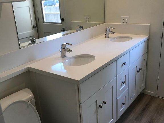 3rd image of 1628 Bath St #1