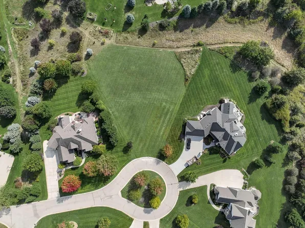 2185 COACHMEN COURT, Delafield, WI 53018