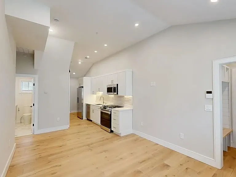 9 Everett St #6 — Photo 3