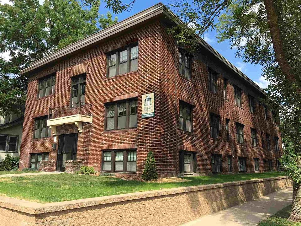 1st image of 88 Cleveland Ave N APT 2