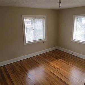 4th image of 429 Grand Ave NE #431