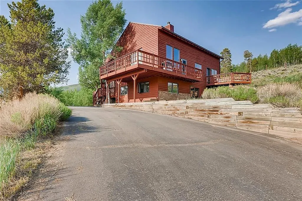 4 bed, 2400 sqft, $5,800 — Photo 4