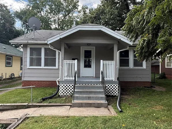 3716 Hickman Rd, Des Moines, IA 50310