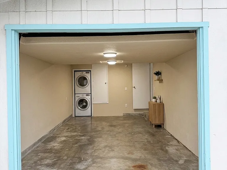 330 Tahiti St — Photo 4
