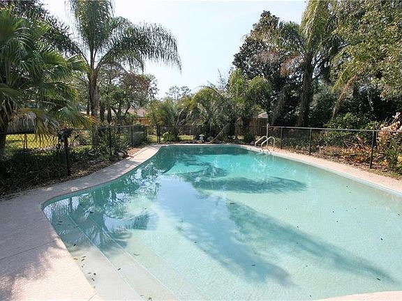 2nd image of 500 Royal Palm Ct