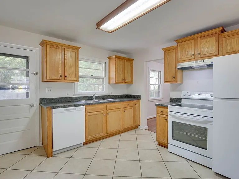 106 Woodhaven Rd — Photo 12
