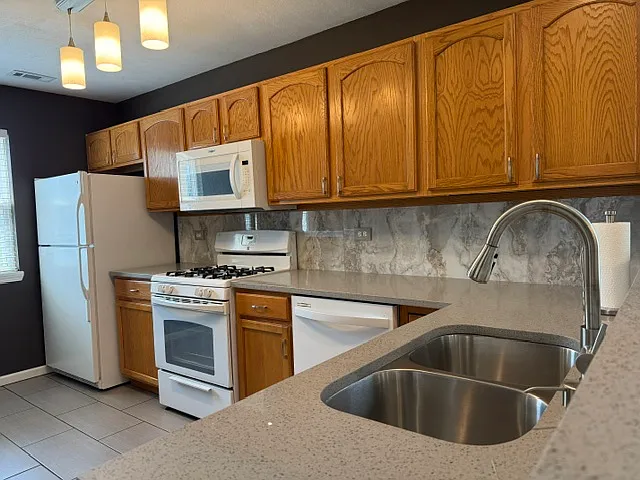 2 bed, 2.5 bath, 1482 sqft, $1,950 — Photo 2