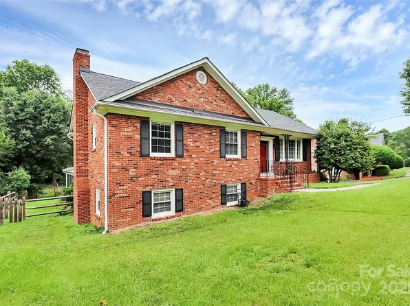 6908 Lancer Dr, Charlotte, NC 28226