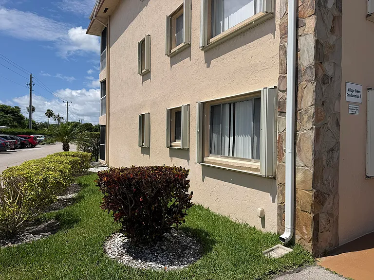 700 Village Green Ct #101 — Photo 31