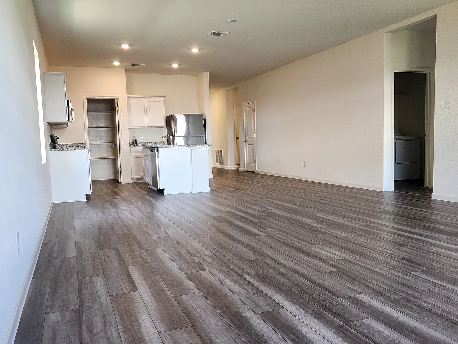 5 bed, 2223 sqft, $2,650 — Photo 4