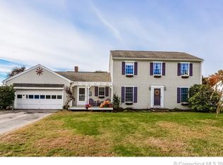 2 Fairview Cir, Pomfret Center, CT 06259