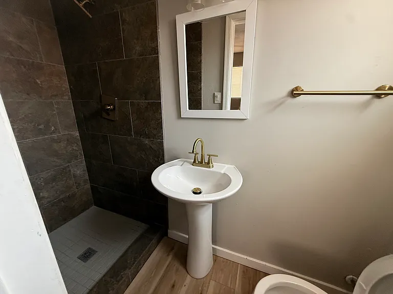 4216 N 30th Dr — Photo 4