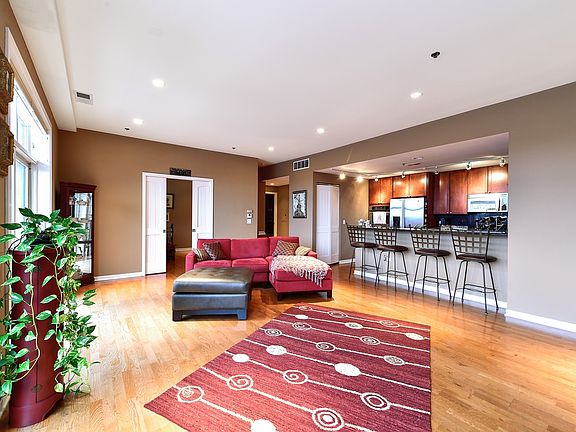 5th image of 600 W Drummond Pl APT 416