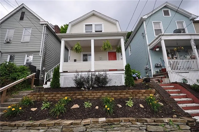 233 Edith St photo 1