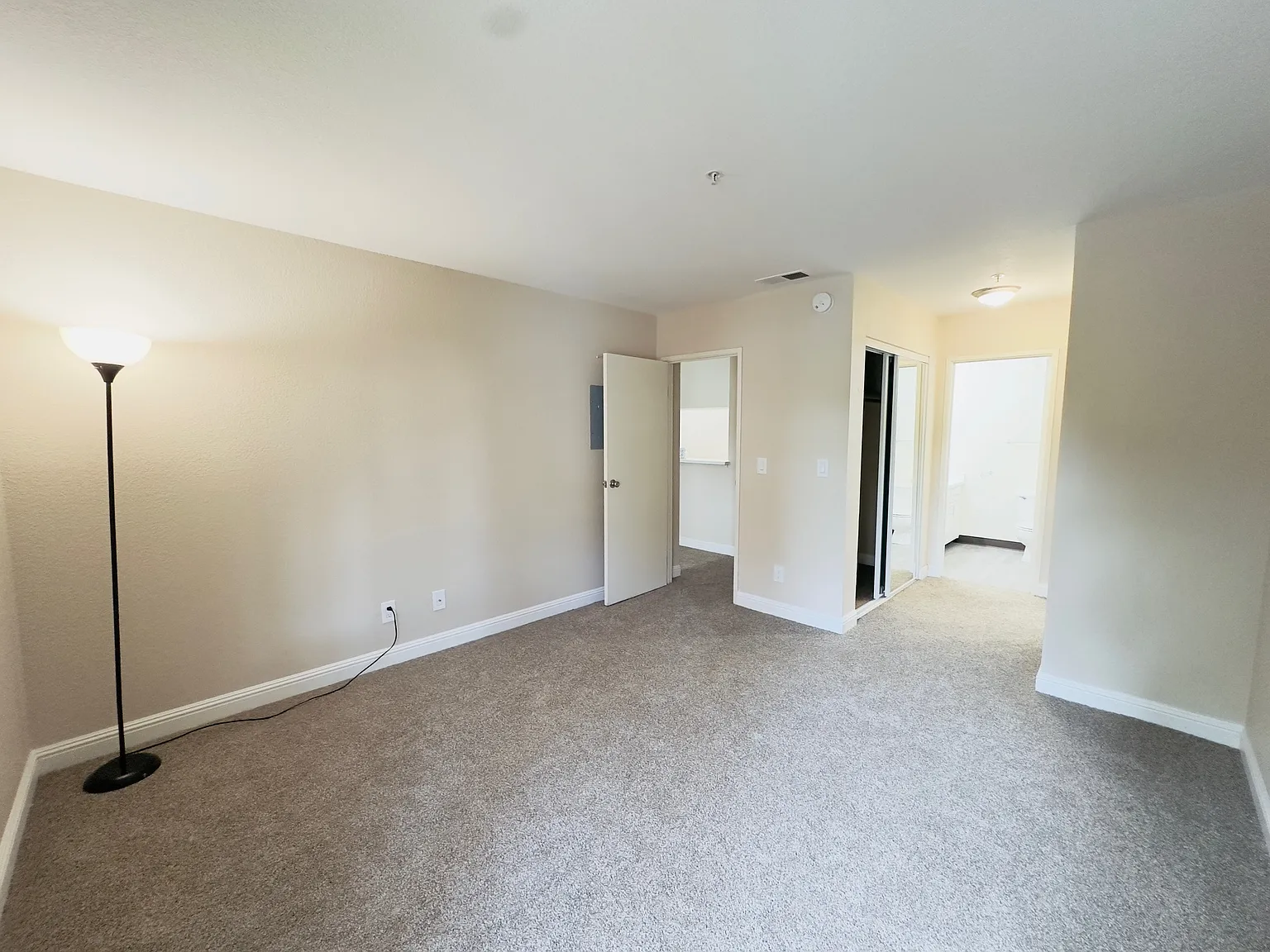 2 bed, 960 sqft, $2,595 — Photo 1