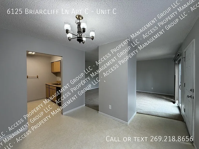 6125 Briarcliff Ln #C — Photo 2