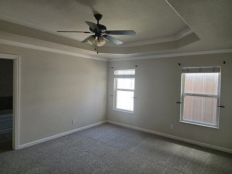5906 Valencia Ave — Photo 11