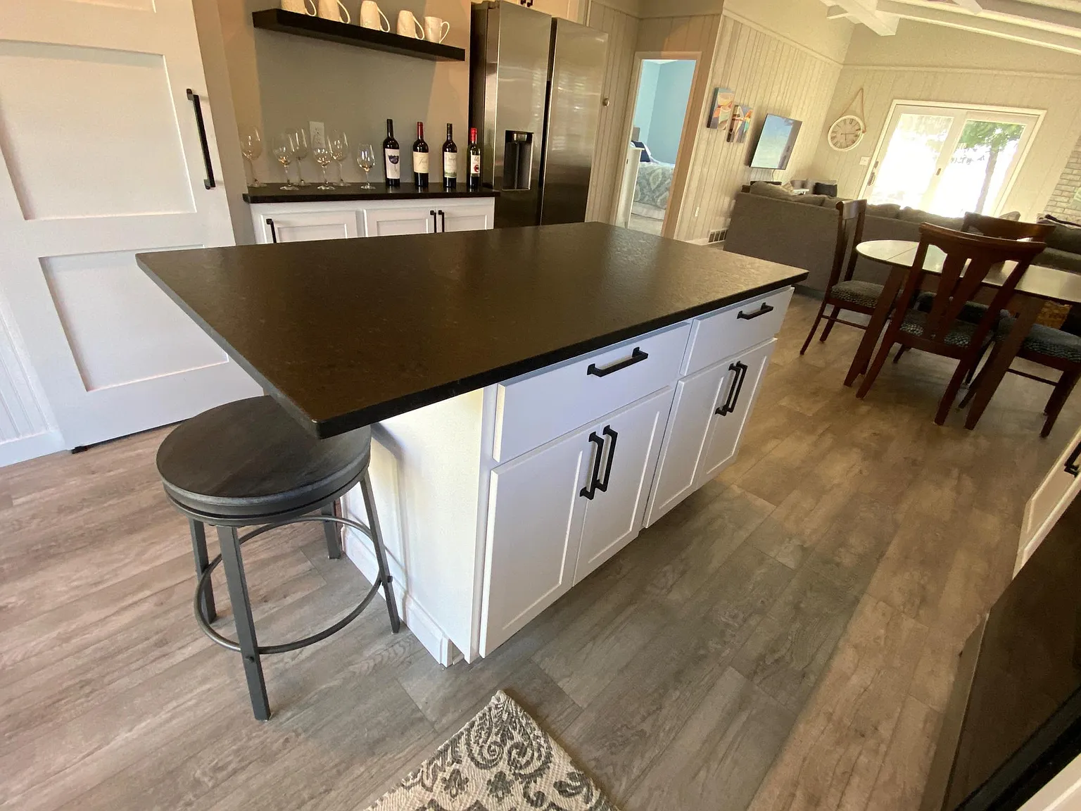 2 bed, 1200 sqft, $2,100 — Photo 2