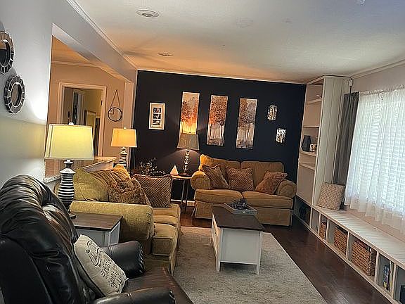 4th image of 1501 Skyline Dr