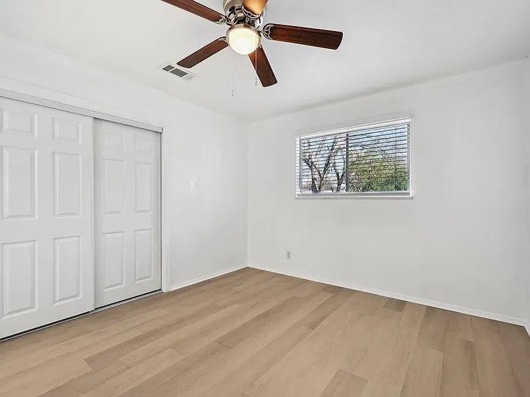 418 Sarah St #B — Photo 20