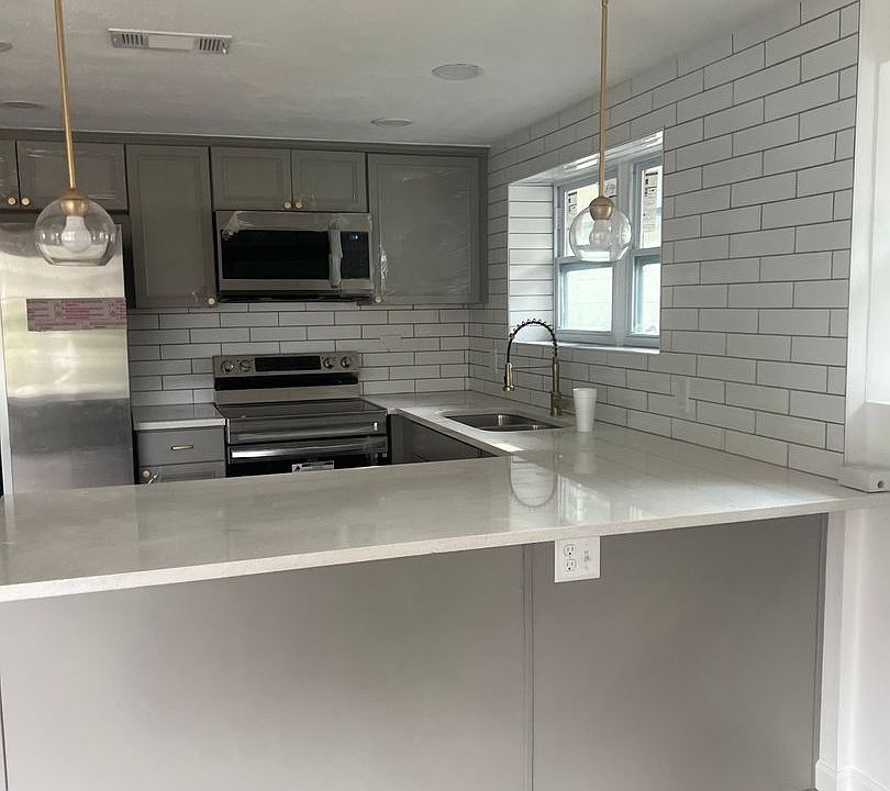 1st image of 625 W 46th St