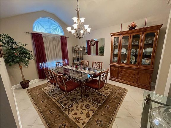 3rd image of 2 Arbor Ln