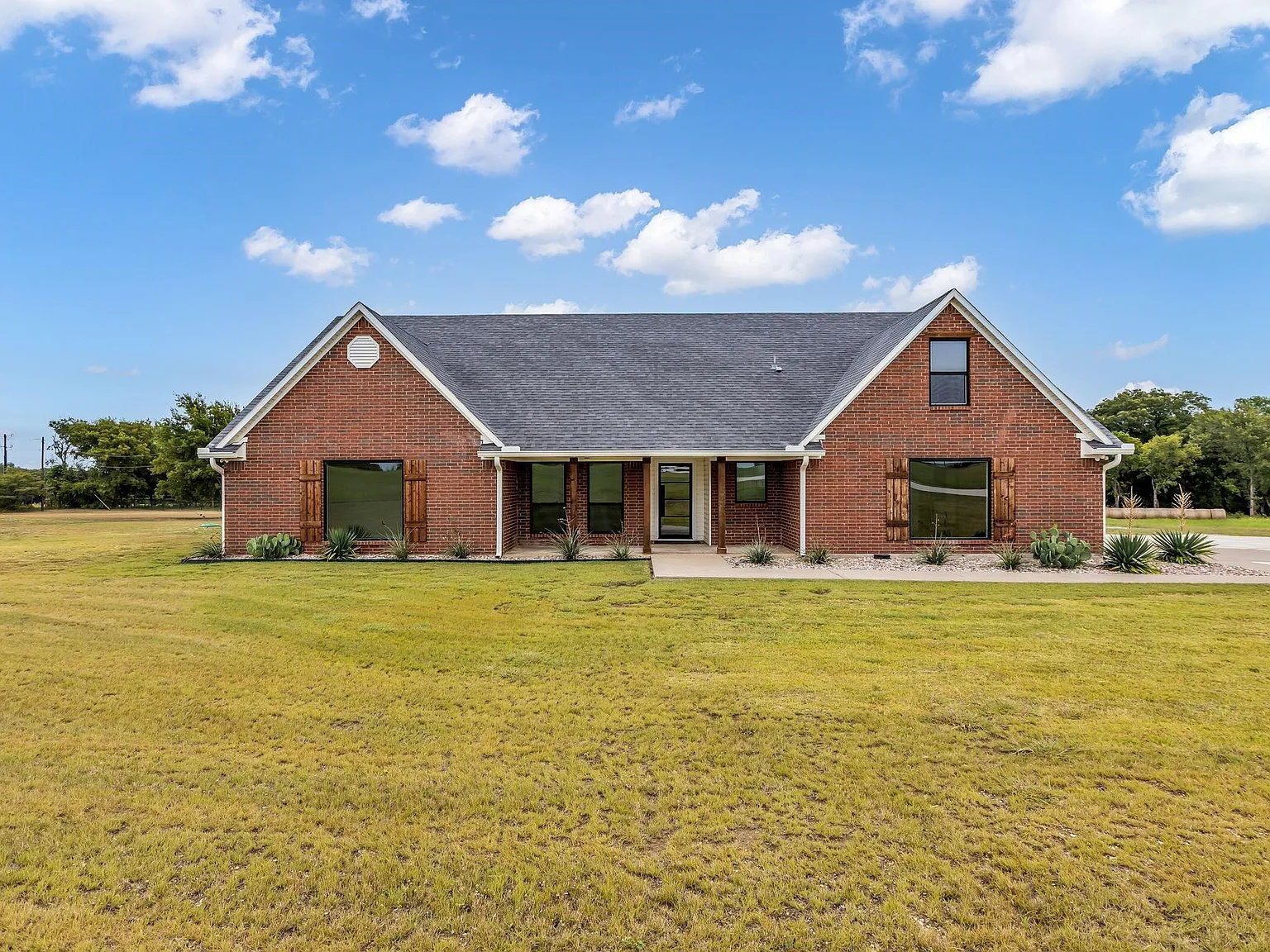 3 bed, 2600 sqft, $4,500 — Photo 3