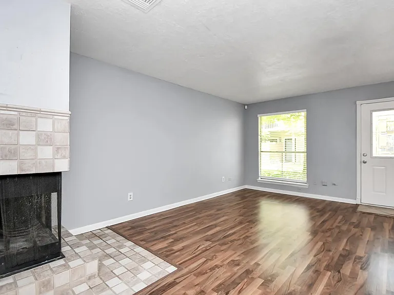 2379 Briarwest Blvd #15 — Photo 6