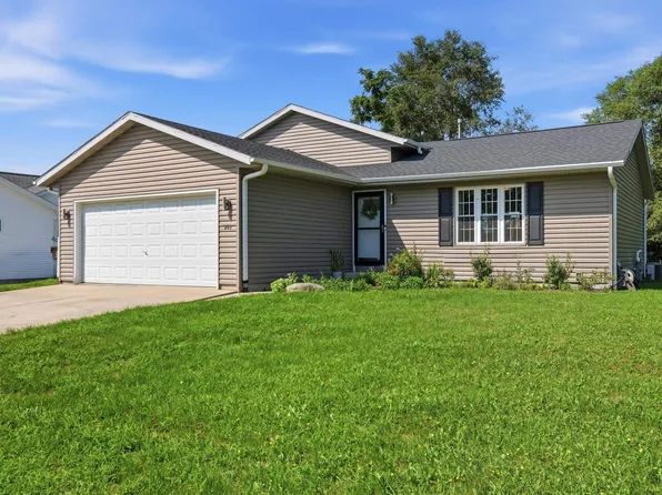 301 Ridgeview Dr, Lake Mills, WI 53551
