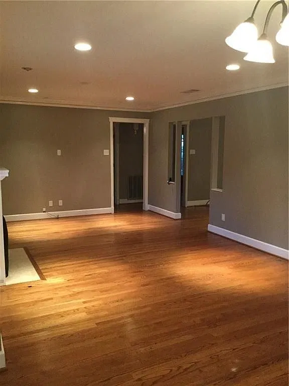 803 N Oak Cliff Blvd — Photo 4