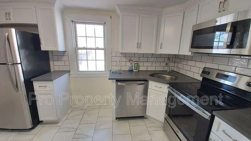 3 bed, 1.0 bath, $1,895 — Photo 3