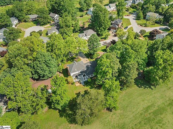 2nd image of 19 Bernwood Dr