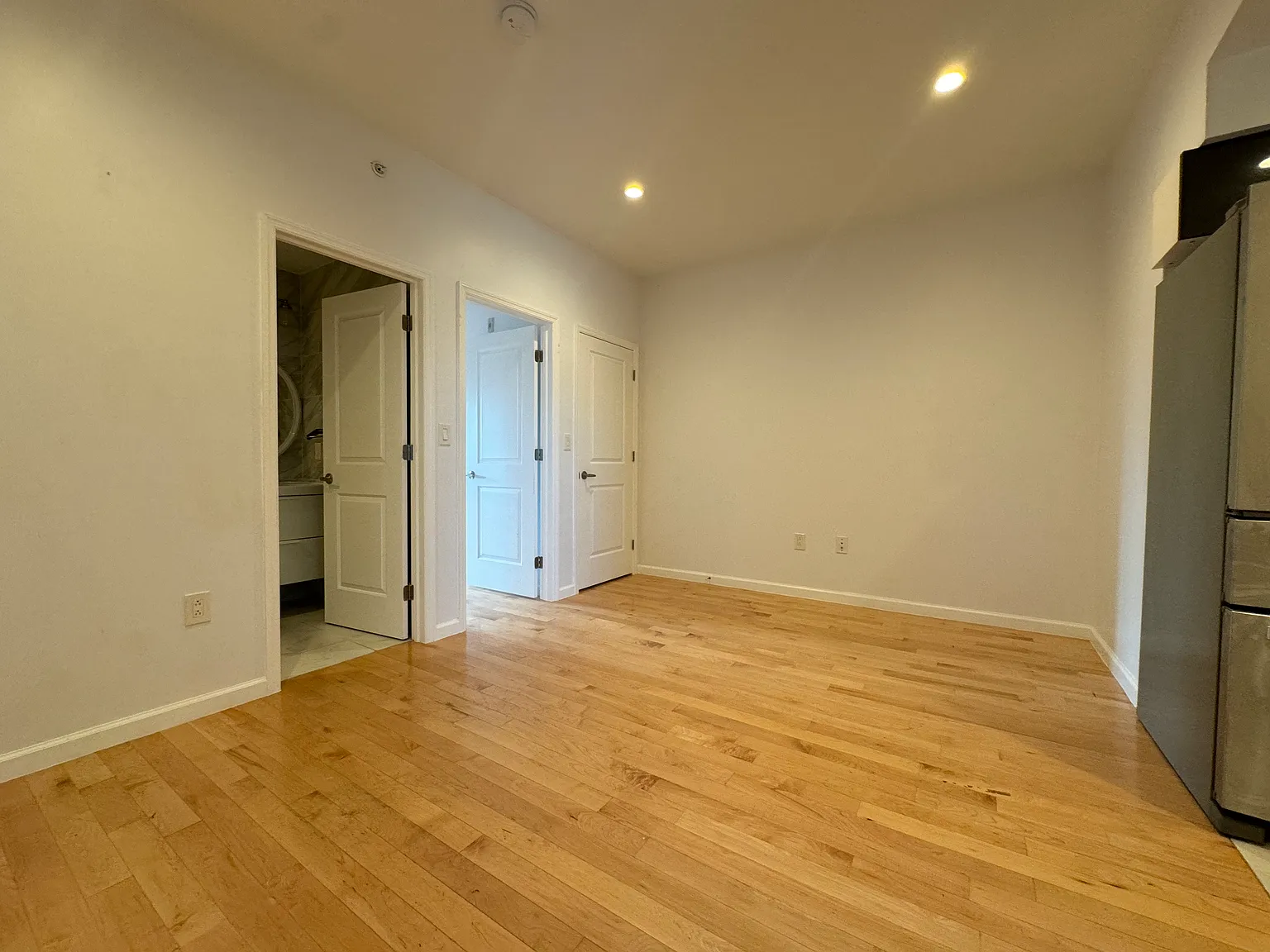 2 bed, 1100 sqft, $1,900 — Photo 4