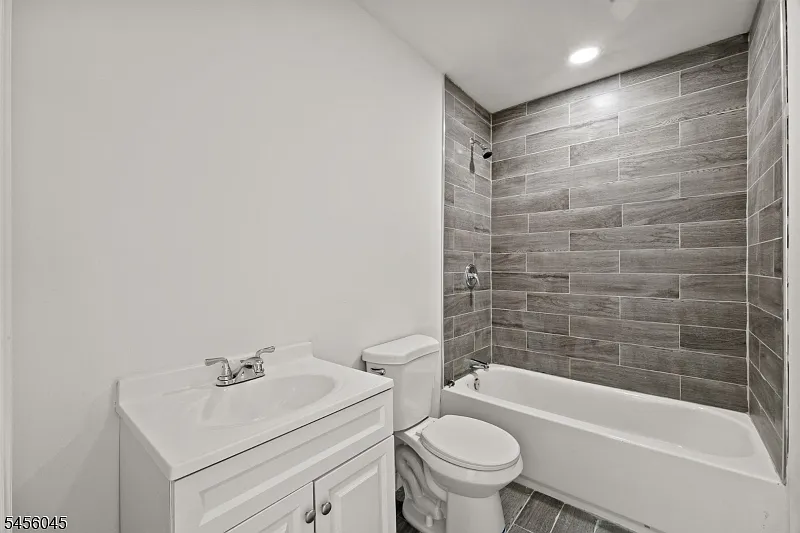 3 bed, 2.0 bath, $2,500 — Photo 4